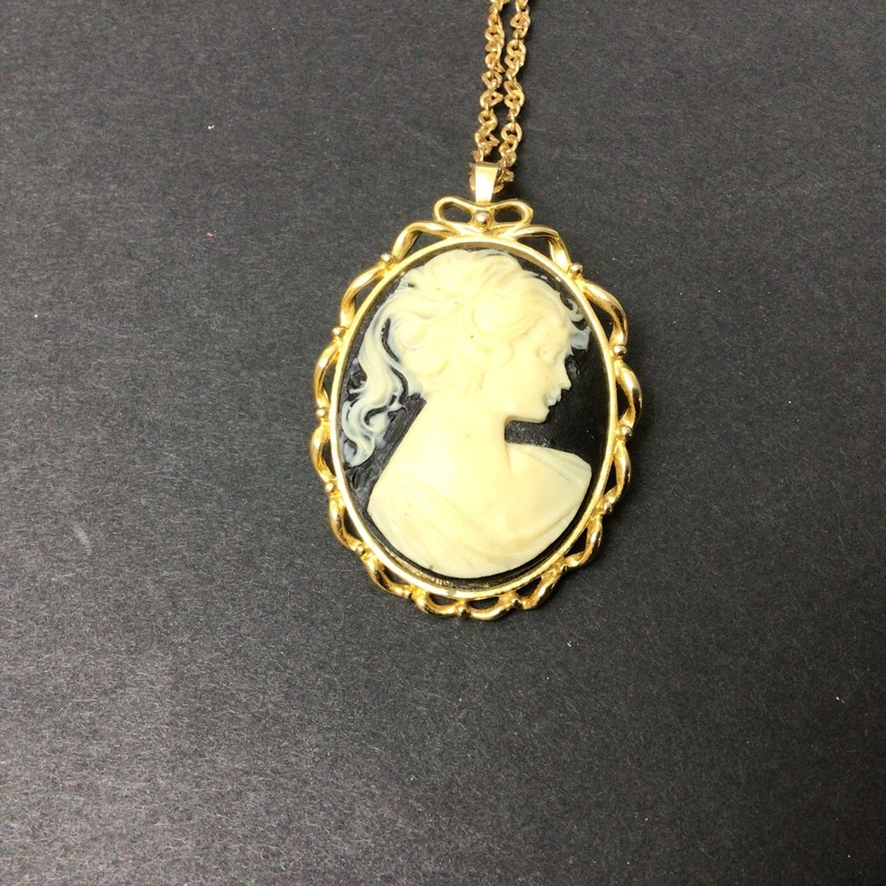 Elegant Gold and Black Cameo Pendant Necklace